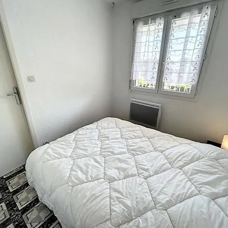 En Front De Avec Balcon Et Parking Privatif - Fr-1-361-360 *