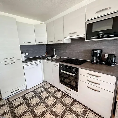 En Front De Avec Balcon Et Parking Privatif Apartment Jullouville-les-Pins
