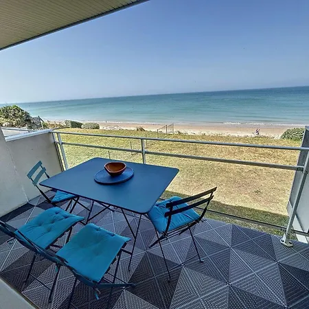 En Front De Avec Balcon Et Parking Privatif * Jullouville-les-Pins