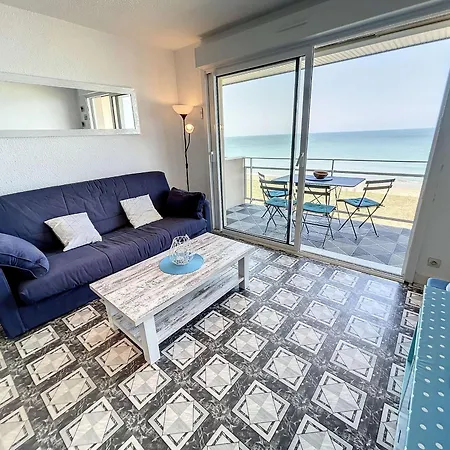 En Front De Avec Balcon Et Parking Privatif Jullouville-les-Pins
