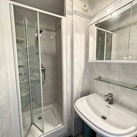 En Front De Avec Balcon Et Parking Privatif - Fr-1-361-360 Jullouville-les-Pins