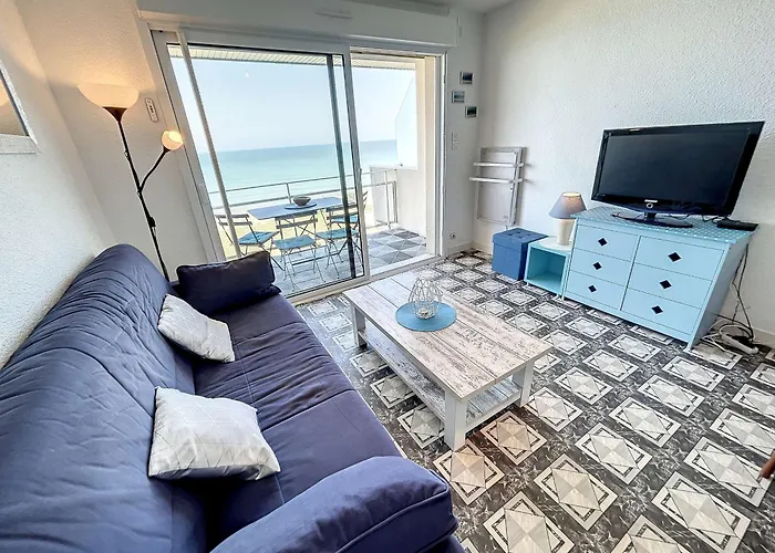 En Front De Avec Balcon Et Parking Privatif - Fr-1-361-360