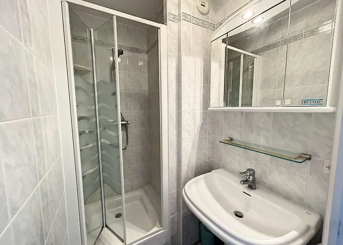 En Front De Avec Balcon Et Parking Privatif - Fr-1-361-360 瑞卢维尔莱潘